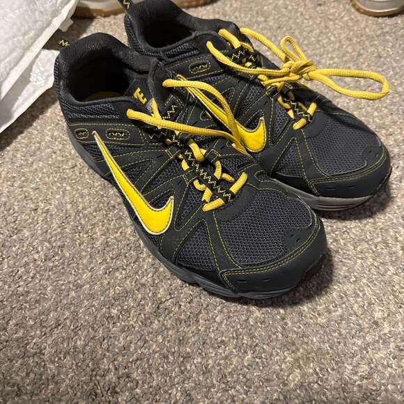 Nike - Picture 3 of 4